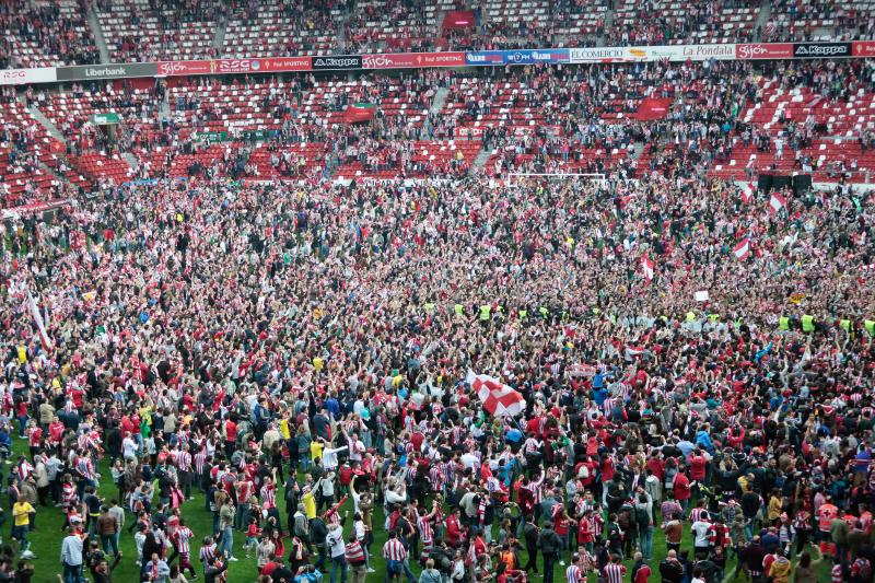 ¿Estuviste en el Sporting-Villarreal? Búscate (1)