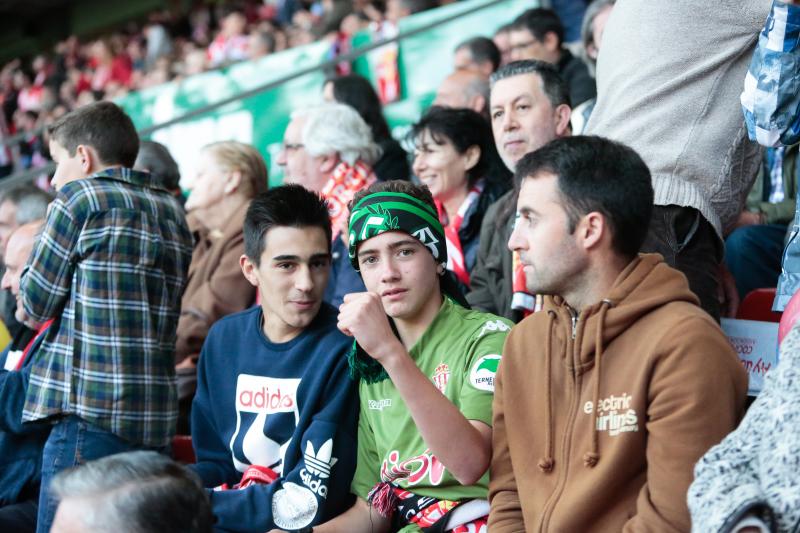 ¿Estuviste en el Sporting-Villarreal? Búscate (1)