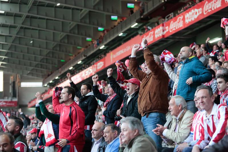 ¿Estuviste en el Sporting-Villarreal? Búscate (1)