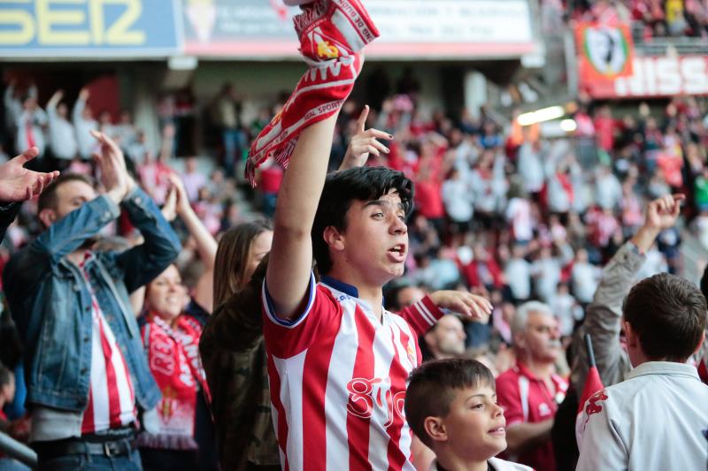 ¿Estuviste en el Sporting-Villarreal? Búscate (1)