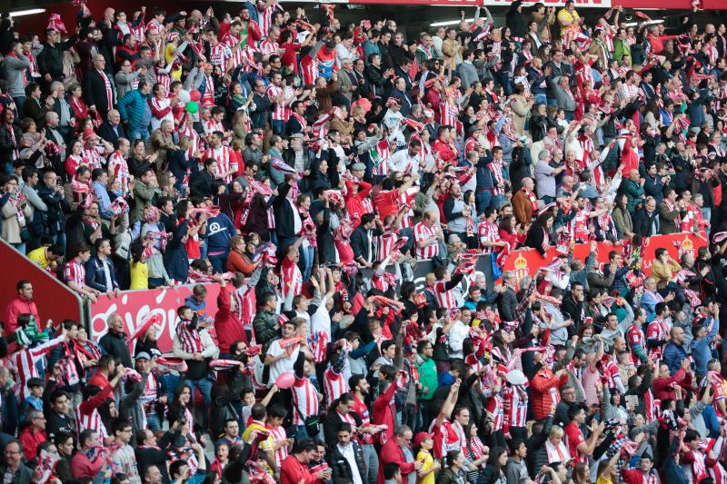 ¿Estuviste en el Sporting-Villarreal? Búscate (1)