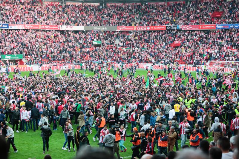 ¿Estuviste en el Sporting-Villarreal? Búscate (1)