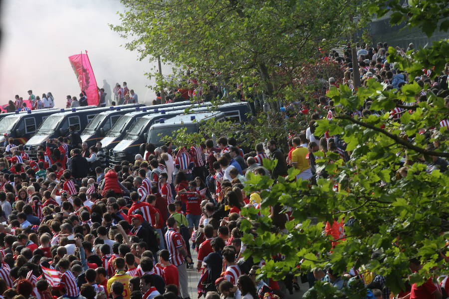 ¿Estuviste en el Sporting-Villarreal? Búscate (2)