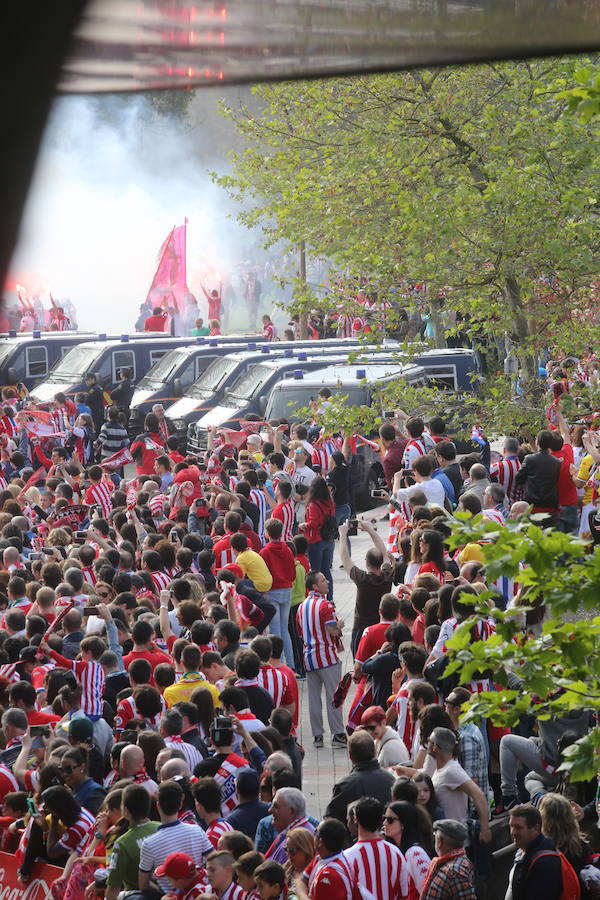 ¿Estuviste en el Sporting-Villarreal? Búscate (2)