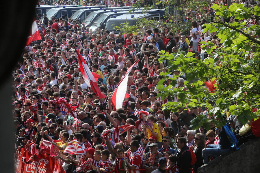 ¿Estuviste en el Sporting-Villarreal? Búscate (2)