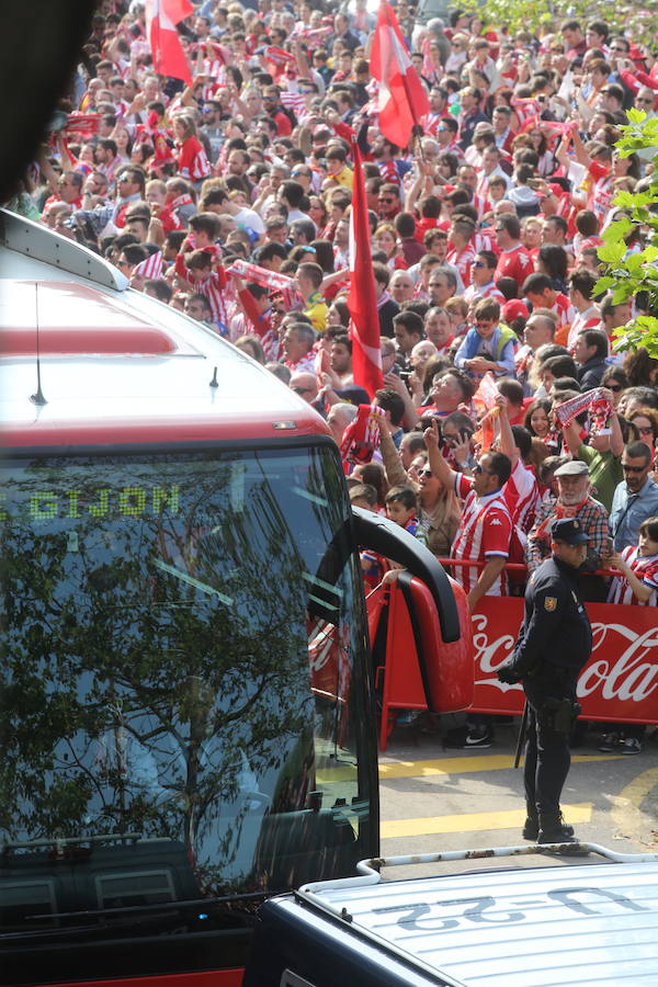 ¿Estuviste en el Sporting-Villarreal? Búscate (2)