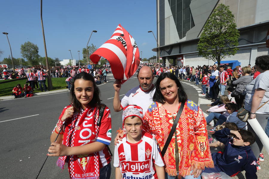 ¿Estuviste en el Sporting-Villarreal? Búscate (2)