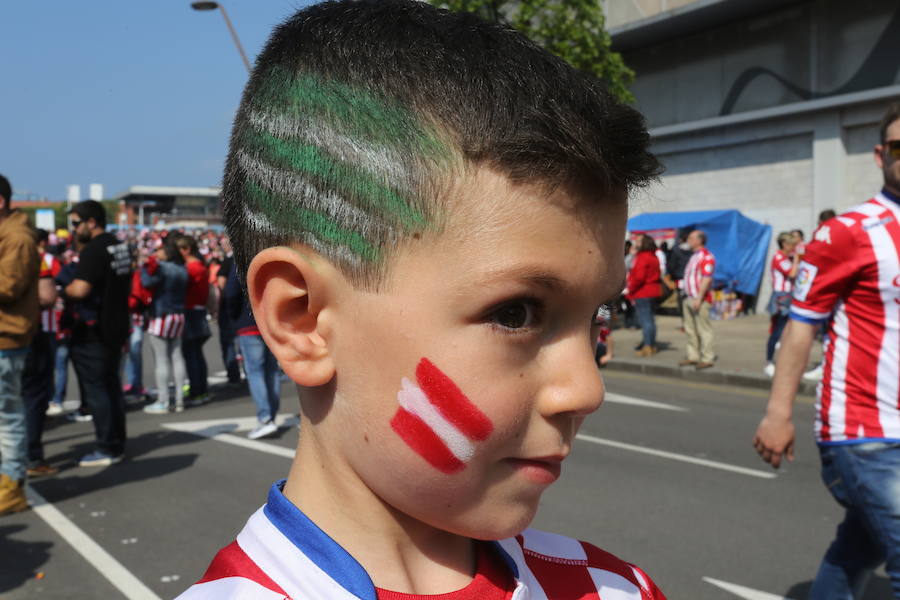 ¿Estuviste en el Sporting-Villarreal? Búscate (2)