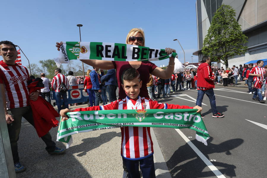 ¿Estuviste en el Sporting-Villarreal? Búscate (2)