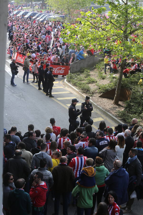 ¿Estuviste en el Sporting-Villarreal? Búscate (2)