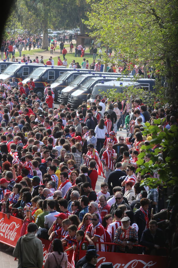 ¿Estuviste en el Sporting-Villarreal? Búscate (2)