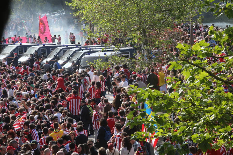 ¿Estuviste en el Sporting-Villarreal? Búscate (2)