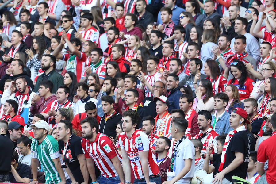 ¿Estuviste en el Sporting-Villarreal? Búscate (4)