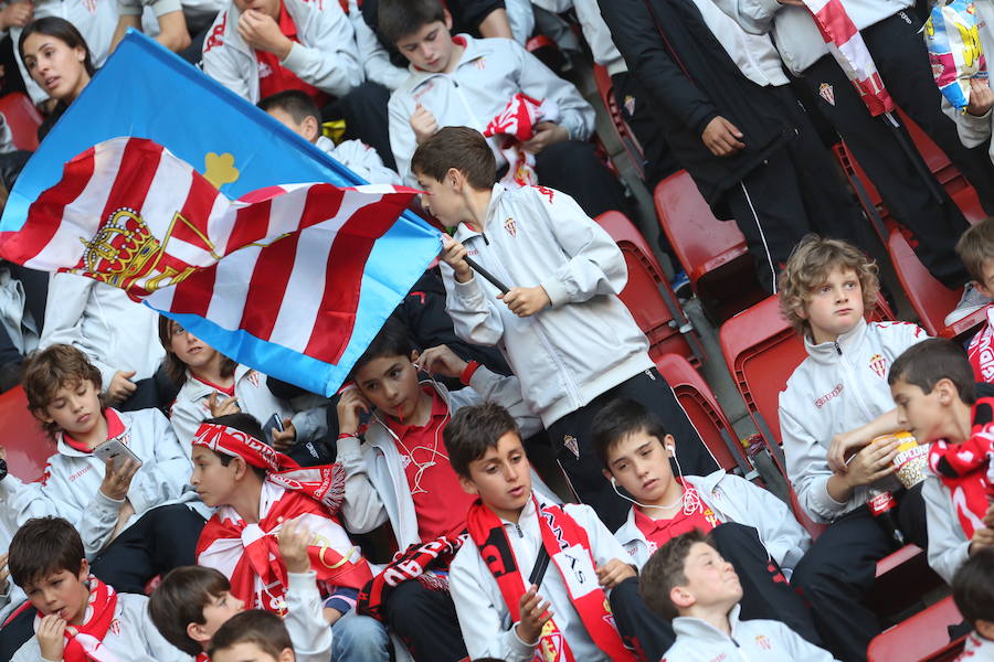 ¿Estuviste en el Sporting-Villarreal? Búscate (4)