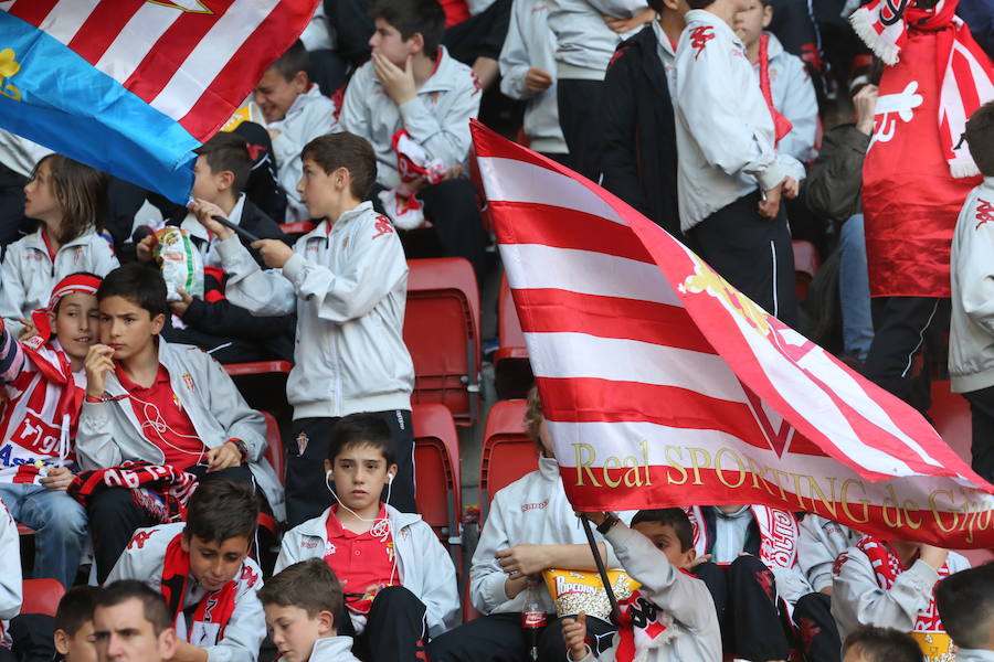 ¿Estuviste en el Sporting-Villarreal? Búscate (4)