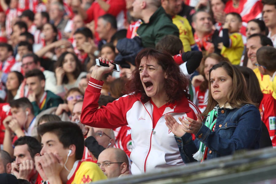 ¿Estuviste en el Sporting-Villarreal? Búscate (6)