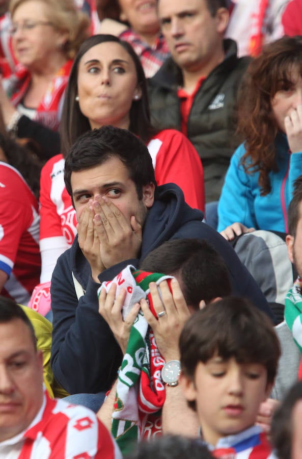 ¿Estuviste en el Sporting-Villarreal? Búscate (6)