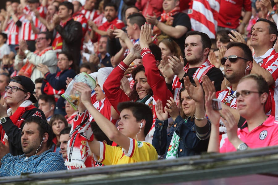 ¿Estuviste en el Sporting-Villarreal? Búscate (6)