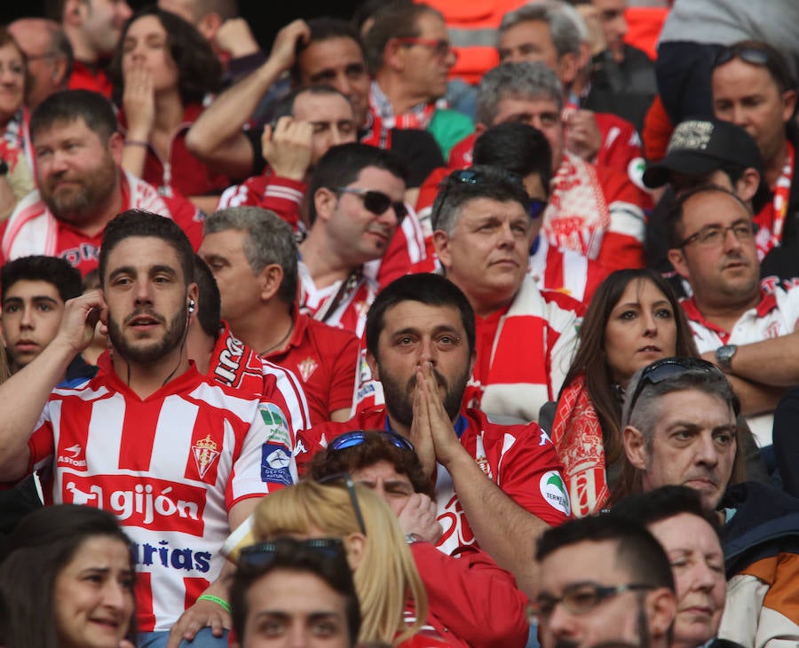 ¿Estuviste en el Sporting-Villarreal? Búscate (6)