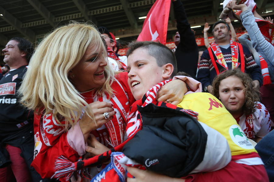 ¿Estuviste en el Sporting-Villarreal? Búscate (7)