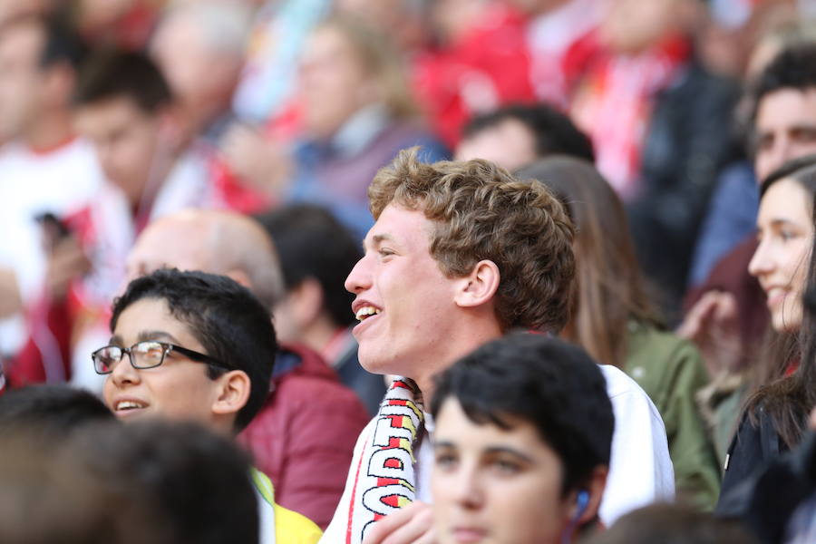 ¿Estuviste en el Sporting-Villarreal? Búscate (7)