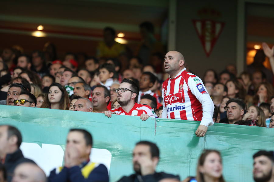 ¿Estuviste en el Sporting-Villarreal? Búscate (7)