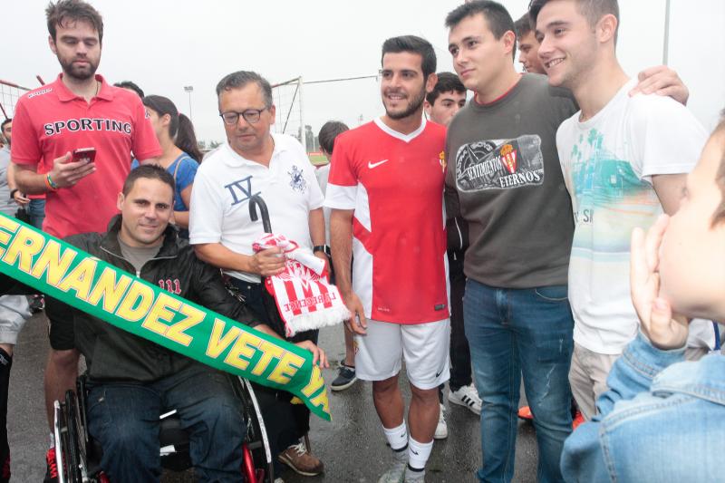 El Sporting presenta a Víctor Rodríguez
