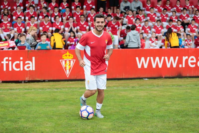 El Sporting presenta a Víctor Rodríguez