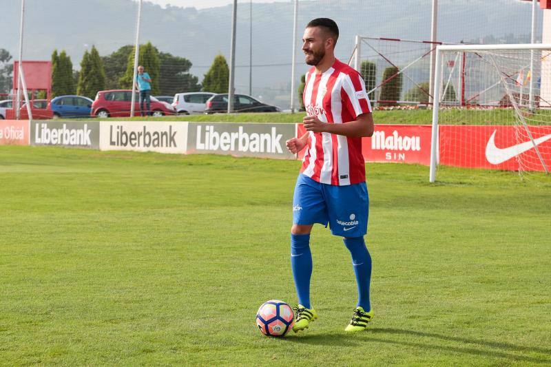 Xavi Torres ya entrena con el Sporting