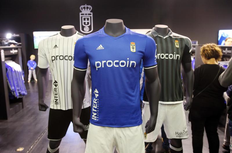 La nueva camiseta del Real Oviedo, a la venta
