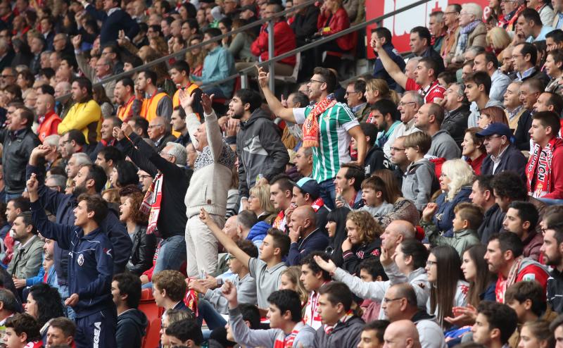 ¿Estuviste en el Sporting - Sevilla? ¡Búscate! (1)