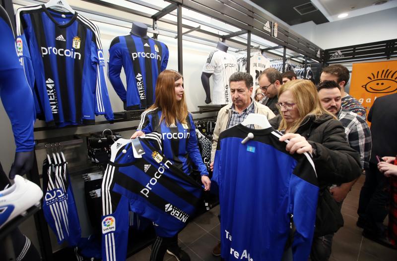 El Real Oviedo pone a la venta la camiseta de su 91 aniversario