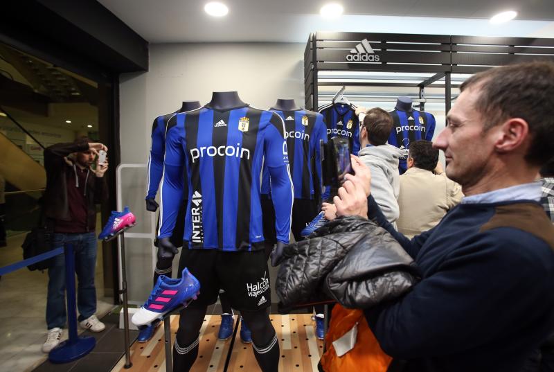 El Real Oviedo pone a la venta la camiseta de su 91 aniversario