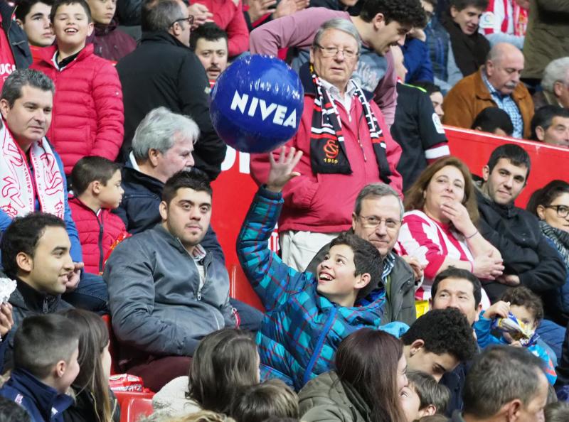 ¿Estuviste en el Sporting-Granada? ¡Búscate! (I)