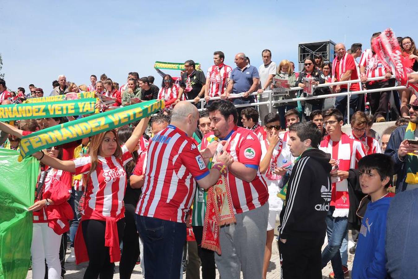 La afición del Sporting se concentra en el último encuentro de Liga del Sproting