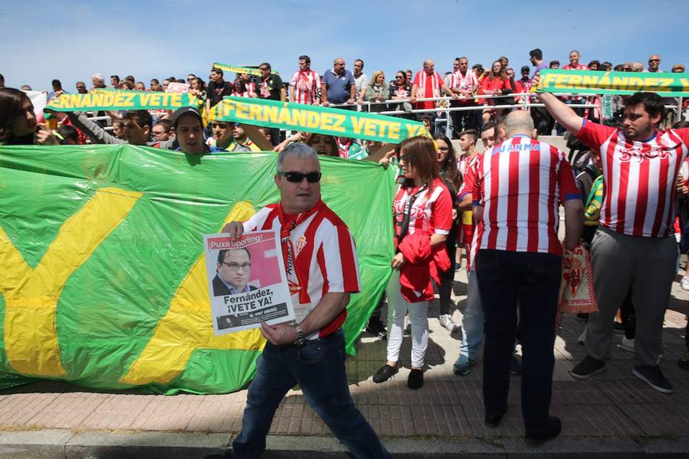 La afición del Sporting se concentra en el último encuentro de Liga del Sproting