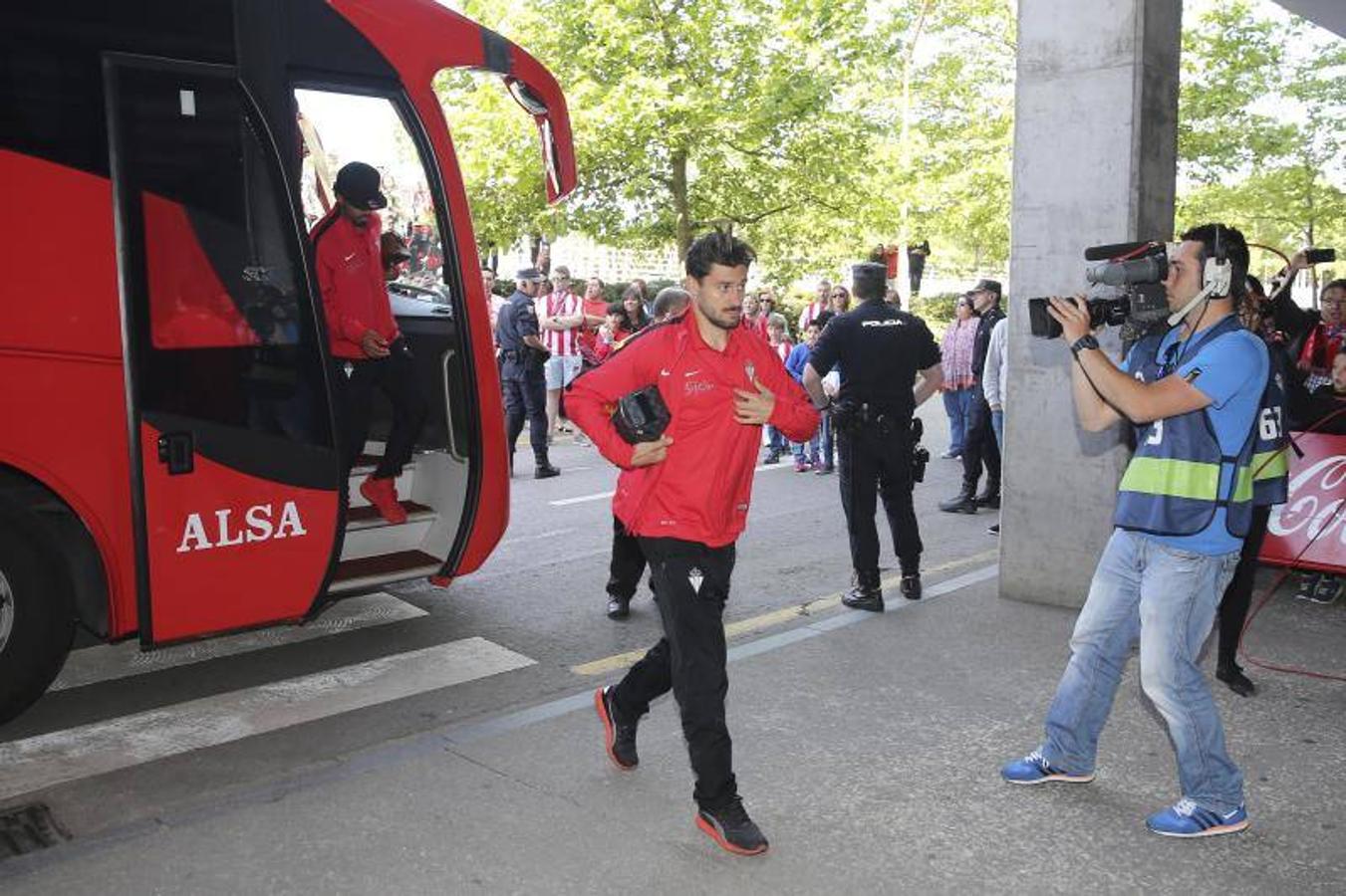 La afición del Sporting se concentra en el último encuentro de Liga del Sproting