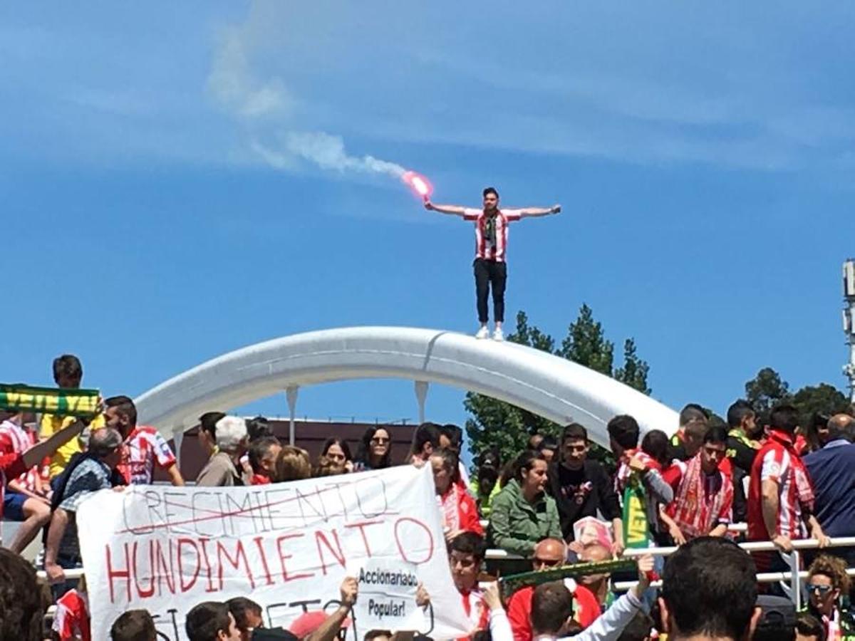 La afición del Sporting se concentra en el último encuentro de Liga del Sproting