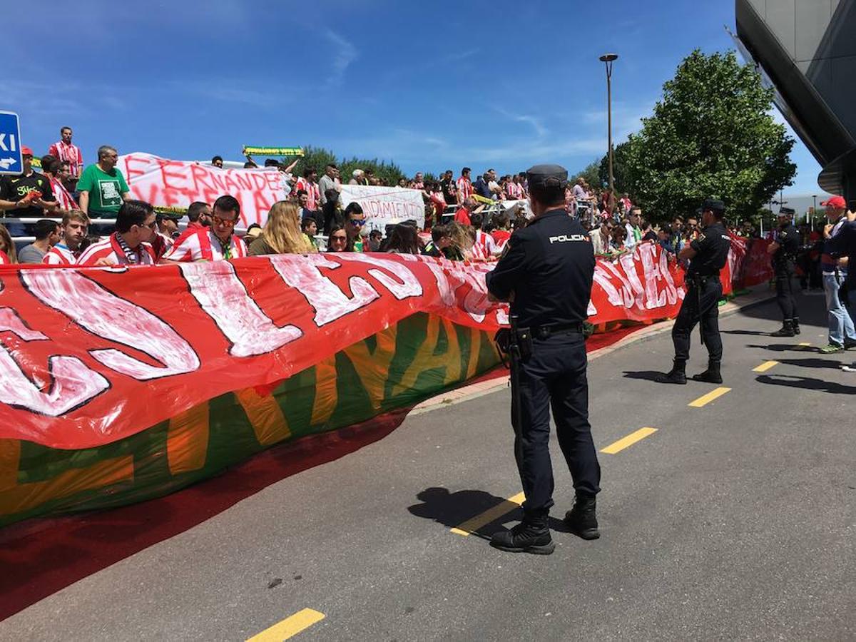 La afición del Sporting se concentra en el último encuentro de Liga del Sproting
