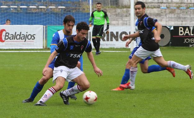 El Avilés supera al Roces con dos goles de Luis Nuño