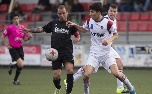 El Real Avilés se hunde en Roces (TSK Roces 1-0 Real Avilés)