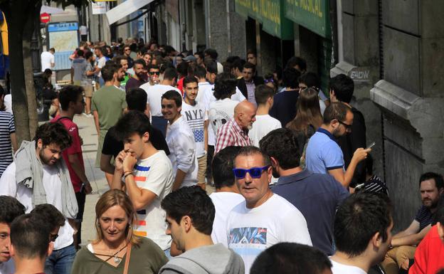 El Real Oviedo pondrá a la venta mañana las últimas entradas para el derbi