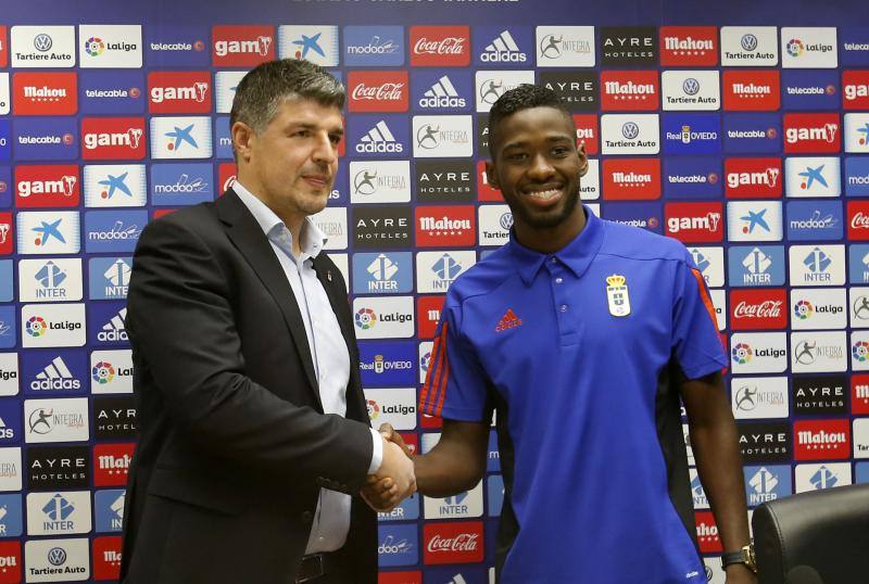Presentación de Olmes García como jugador del Real Oviedo