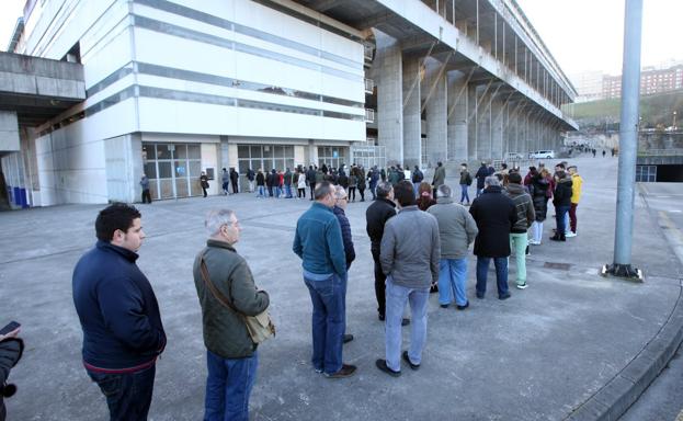 Real Oviedo | El oviedismo agota las entradas para el derbi de la próxima semana