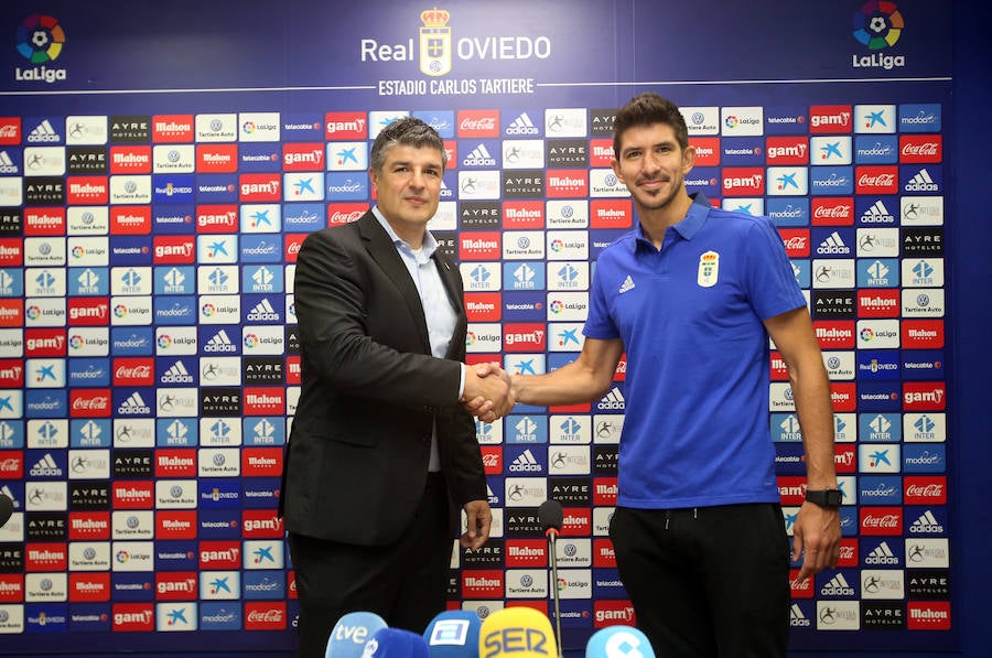 Presentación de Champagne como portero del Real Oviedo