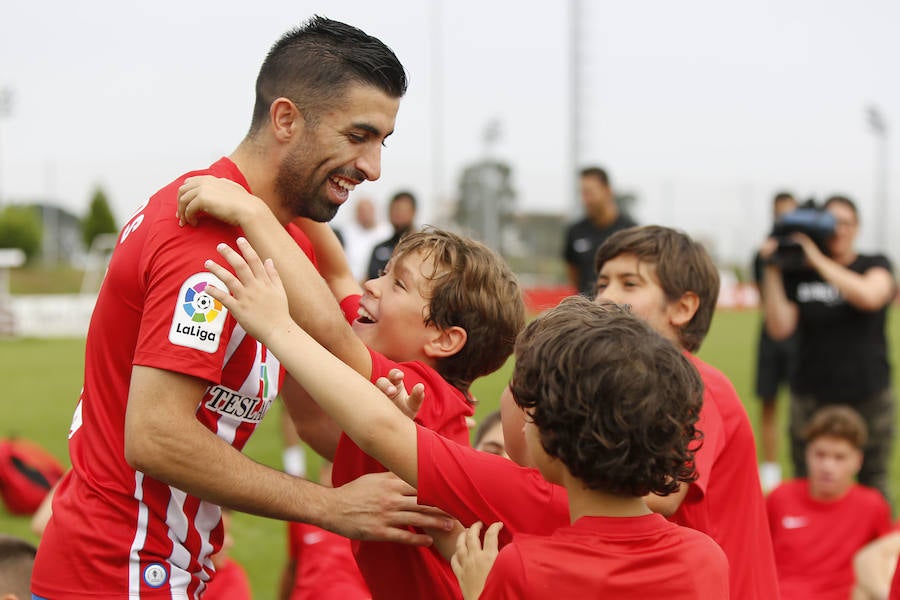 Presentación de Michael Santos como nuevo jugador del Sporting