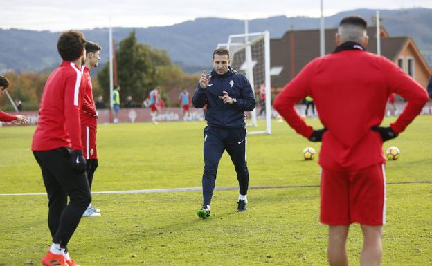 Sporting | «Fue muy difícil la despedida de Paco Herrera», reconoce Rubén García