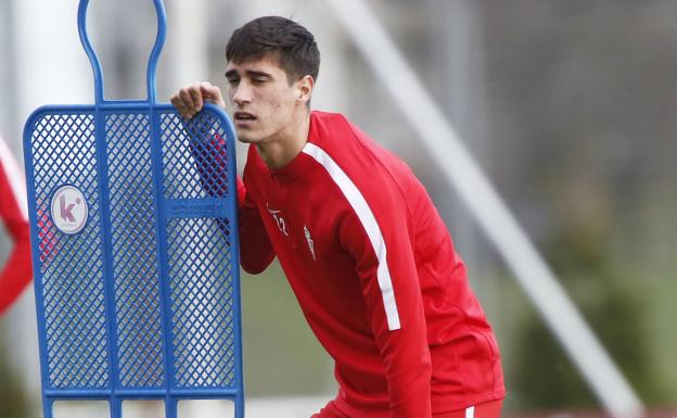 Pablo Pérez medita abandonar el Sporting en busca de minutos