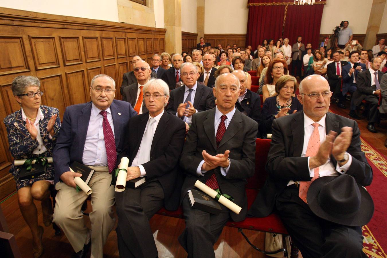 Toma de posesión de los nuevos cargos y entrega de las medallas de oro y plata de la Universidad