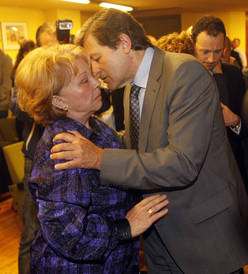 Multitudinaria despedida a Manuel Fernández 'Lito'